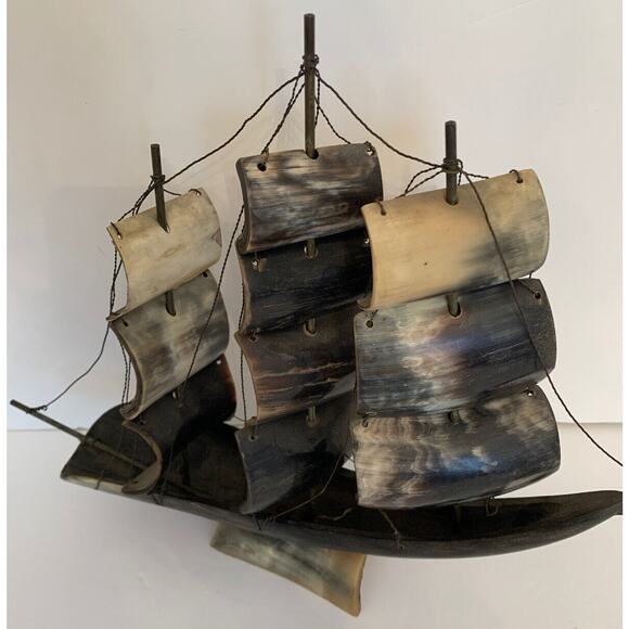 Vintage Wooden Clipper Ship Three Masts Lacquered Finish 11 1/4"h x 14"l - Picture 3 of 10